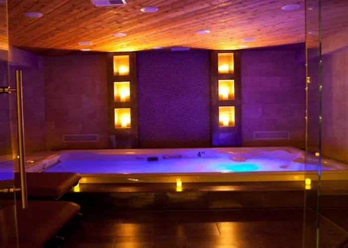 The Champagne And Luxury 3* Willowbrook