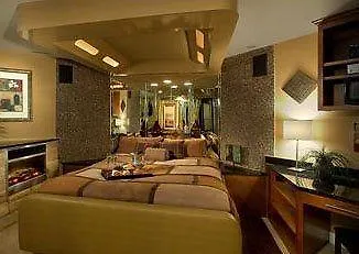 The Champagne And Luxury 3* Willowbrook