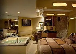 The Champagne And Luxury Hotel 3*