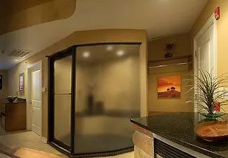The Champagne And Luxury 3* Willowbrook