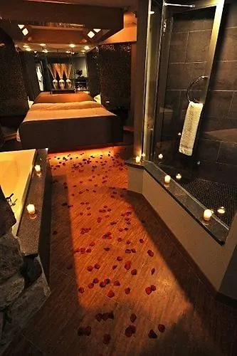 The Champagne And Luxury Hotel Willowbrook
