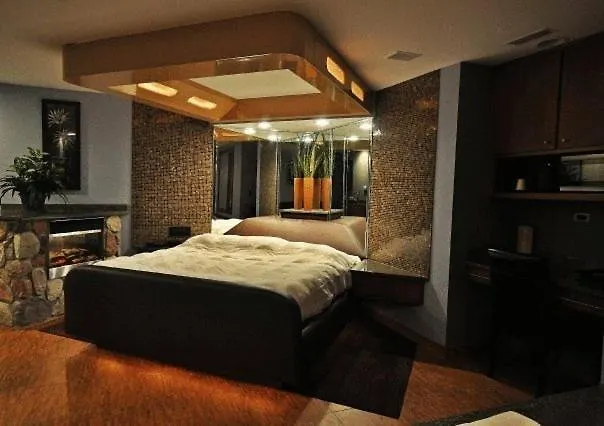 The Champagne And Luxury 3* Willowbrook