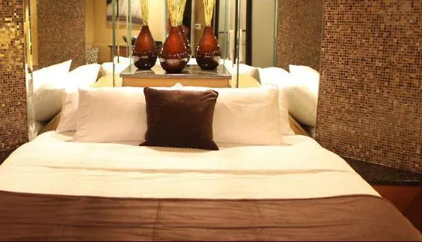 The Champagne And Luxury Hotel Willowbrook